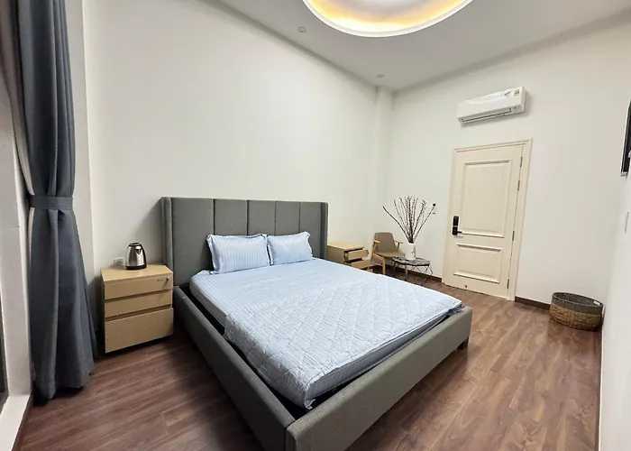 Khách sạn hẻo lánh Tứ Thiên *